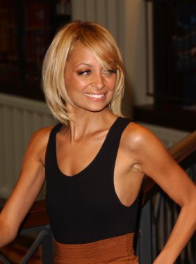 Nicole richie deposu görünüm