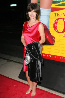 Adrienne barbeau, sihirbaz oz, kırmızı yakut terlik dvd gala gösterimi, samuel goldwyn tiyatro, beverly hills, ca 10-19-05