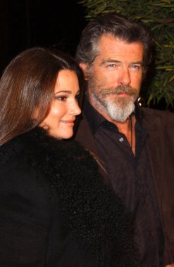 Keely Shaye Smith and Pierce Brosnan at the premiere of The Matador, Westwood Crest Theatre, Westwood, CA 12-11-05