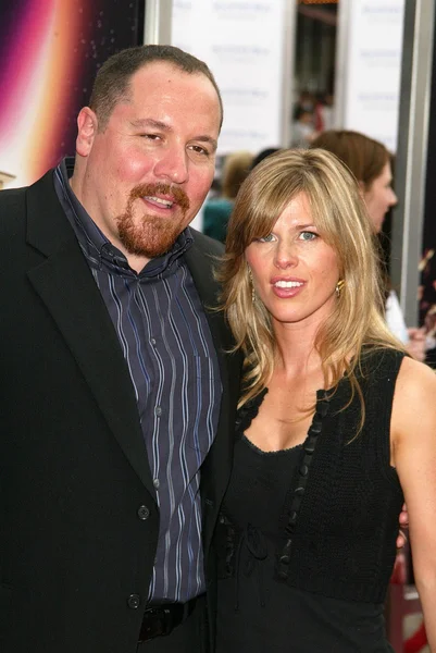 Jon Favreau y su esposa Joya — Foto de Stock