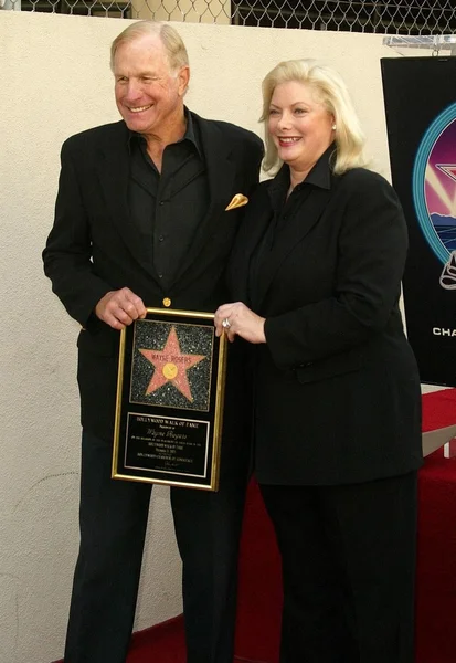 Wayne Rogers and wife Amy — Stock Photo, Image