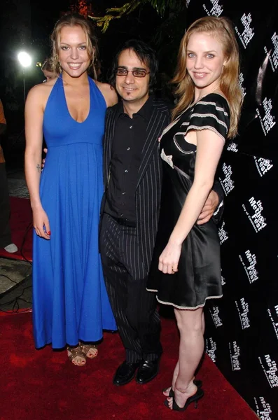 Agnes Bruckner with Jason Matzner and Kelli Garner at the premiere of Dreamland at the opening night of the 8th Annual Method Fest. Louis B. Mayer Theater, Calabasas, CA. 03-31-06 — Stock Photo, Image