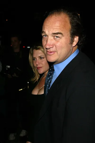 Jennifer sloan och jim belushi — Stockfoto