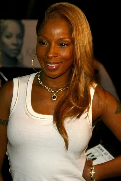 Mary J Blige In Store Appearance — Stock Photo, Image