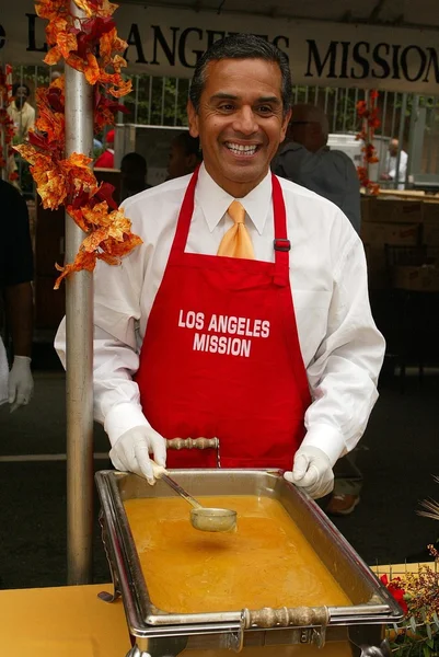 Antonio villaraigosa med kirk douglas och anne douglas — Stockfoto