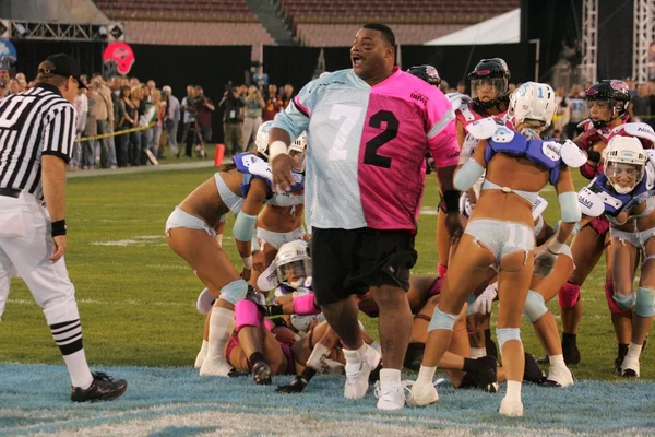 William "il Frigo" Perry e Lingerie Bowl Giocatori — Foto Stock