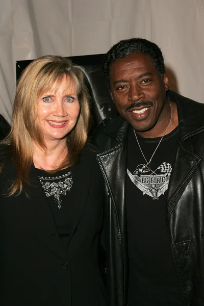 Ernie Hudson e sua esposa Linda — Fotografia de Stock