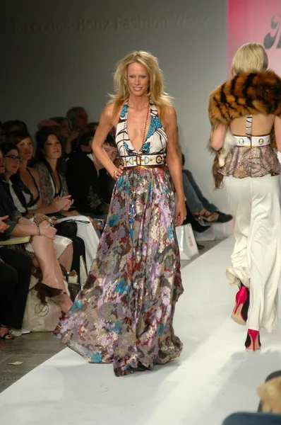 Mercedes-Benz Fall 2006 L.A. Fashion Week Day 5 — Stock Photo, Image