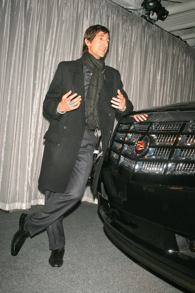 Adrien brody στο ομώνυμο χρώμιο couture πολυτέλειας με το 2007 cadillac escalade αποκαλυπτήρια, rodeo drive, Μπέβερλι Χιλς, ca 11-09-05 — Φωτογραφία Αρχείου