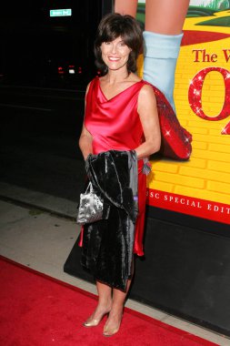 Adrienne barbeau, sihirbaz oz, kırmızı yakut terlik dvd gala gösterimi, samuel goldwyn tiyatro, beverly hills, ca 10-19-05