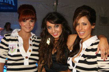 Anna chudoba, niki shadrow, kerri karabag