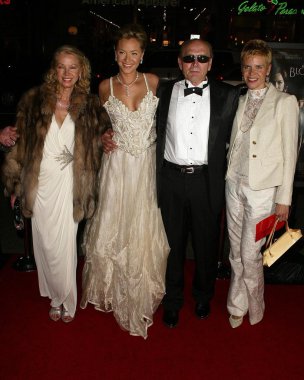 Anne ve babasıyla birlikte Kristanna loken