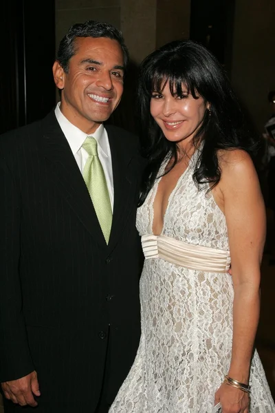 Antonio Villaraigosa and Maria Conchita Alonso — Stock Photo, Image