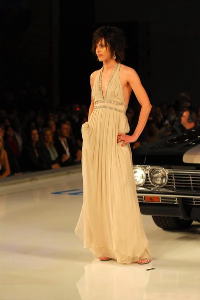 Katherine Moennig on the runway at General Motors Annual Ten Event. Vine Blvd, Hollywood, CA. 02-28-06 — Stock Photo, Image