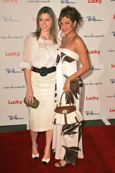 Lucky Magazine anfitriones Miss Davenporte Trunk Show —  Fotos de Stock