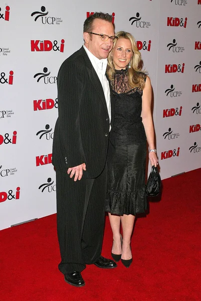 Tom Arnold and wife Shelby — Stock Photo, Image