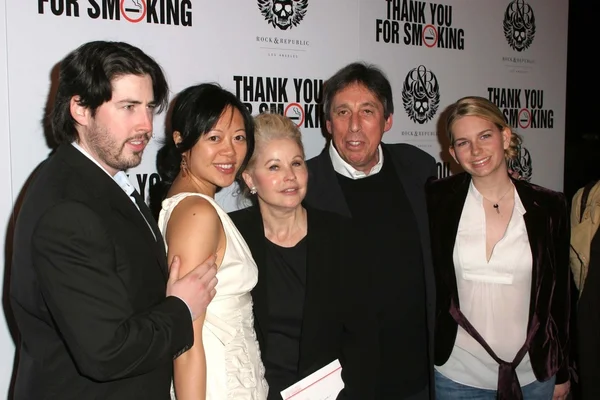Jason Reitman with Ivan Reitman and family — Stock Photo, Image