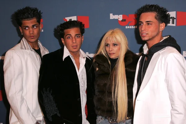 Victoria Gotti and her sons — Stock Photo, Image