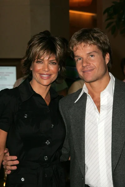 Lisa rinna och louis van amstel — Stockfoto