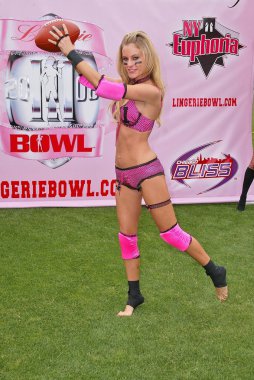 iç çamaşırı kase III kick-off