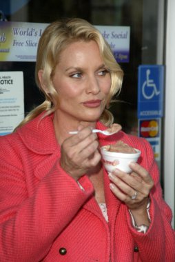 Soğuk taş süthane'nın dondurma pasta sosyal