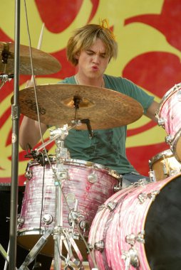 Jesse Mccartney Milton Bradley'nın Twister hamle oyun teşvik etmektedir.