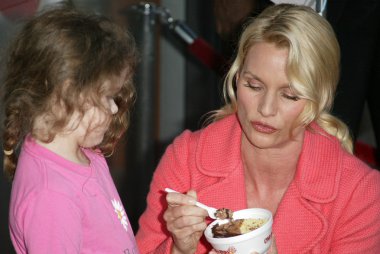 Soğuk taş süthane'nın dondurma pasta sosyal