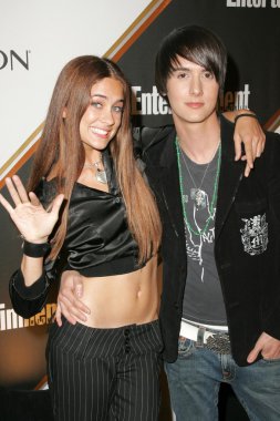 Katie chonacas ve chad rogers üçüncü yıllık entertainment weekly pre-emmy partisi. Cabana kulübü, hollywood, ca. 09-17-05