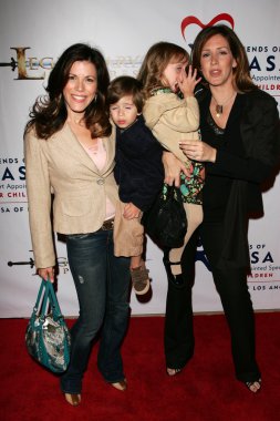 Tricia leigh balıkçı ve oğlu holden joely fisher ve kızı stella