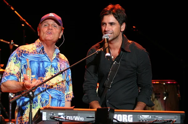 katrina yardım konseri k-dünya ve klsx tarafından barındırılan