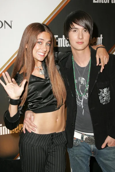 Katie Chonacas e Chad Rogers al Third Annual Entertainment Weekly Pre-Emmy Party. Cabana Club, Hollywood, CA. 09-17-05 — Foto Stock