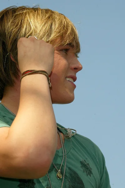 Jesse Mccartney Milton Bradley'nın Twister hamle oyun teşvik etmektedir.