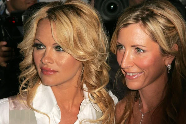 Pamela anderson ve heather mills mccartney — Stok fotoğraf