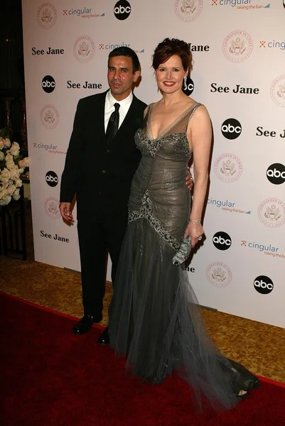 Geena Davis and husband Reza — Stock Photo, Image