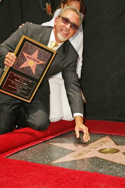 荣获一个星名望好莱坞步行出来的埃米利奥埃斯特凡 — 图库照片