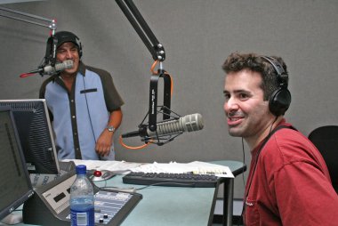 97.1 klsx'ın leo quinones 