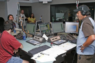 97.1 klsx'ın leo quinones 