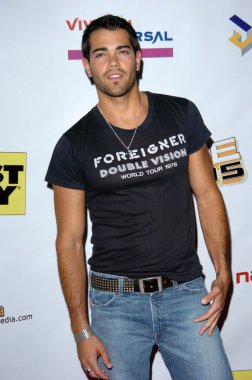 içinde: e3 2005 partisi