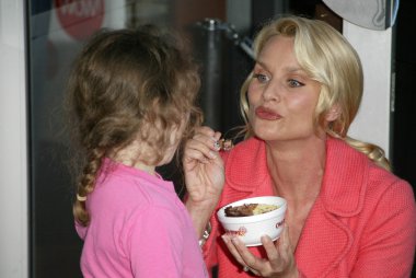 Soğuk taş süthane'nın dondurma pasta sosyal