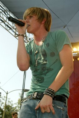 Jesse Mccartney Milton Bradley'nın Twister hamle oyun teşvik etmektedir.