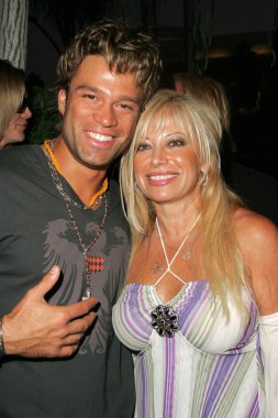 Kostas sommer ve gloria kisel