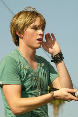 Jesse Mccartney Milton Bradley'nın Twister hamle oyun teşvik etmektedir.