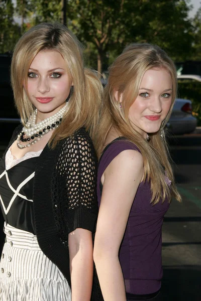 Alyson Michalka, Amanda Michalka