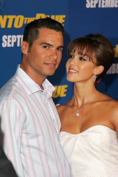 Jessica alba och cash warren — Stockfoto