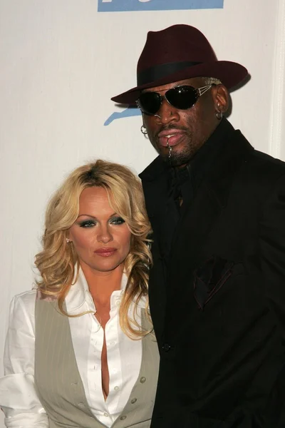 Pamela Anderson and Dennis Rodman — Stock Photo, Image