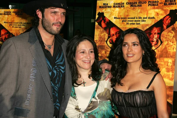 Robert rodriguez med elizabeth avellan och salma hayek — Stockfoto