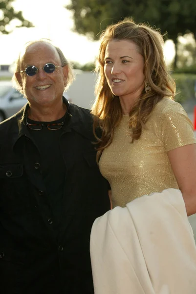 Lucy Lawless and Avi Arad — Stock Photo, Image