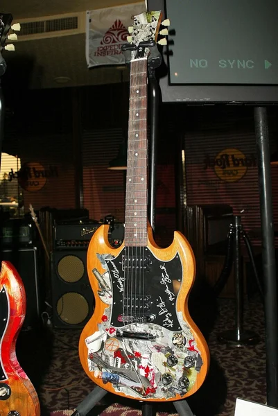 Rock The Cure Celebrity Guitarras decoradas —  Fotos de Stock