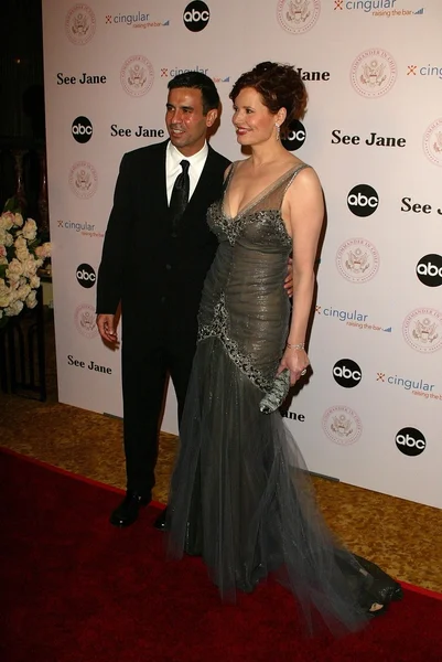 Geena Davis and husband Reza — Stock Photo, Image