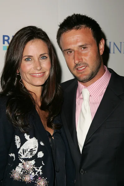 Courteney cox hostitelé fundraiser pro ebmrf — Stock fotografie